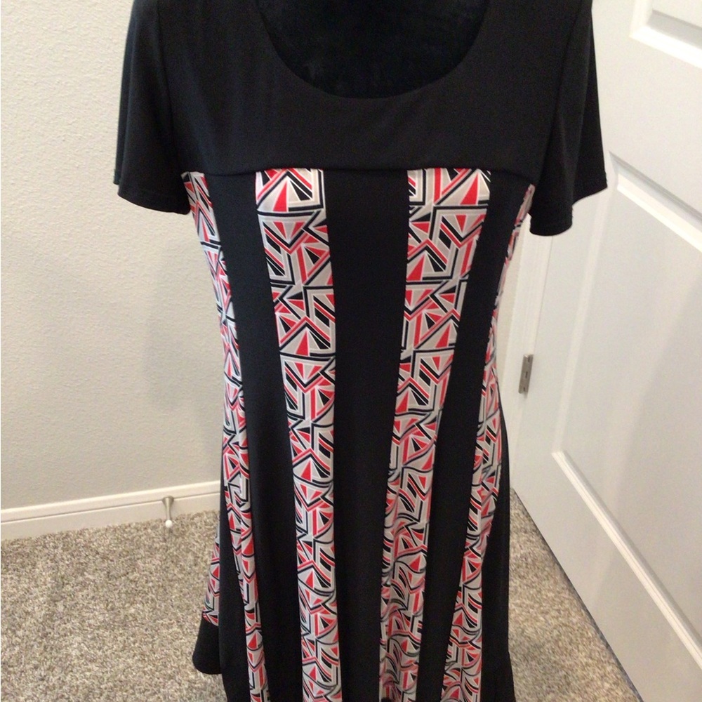 R & M Richards Black and Red Geometric Tunic Size 12